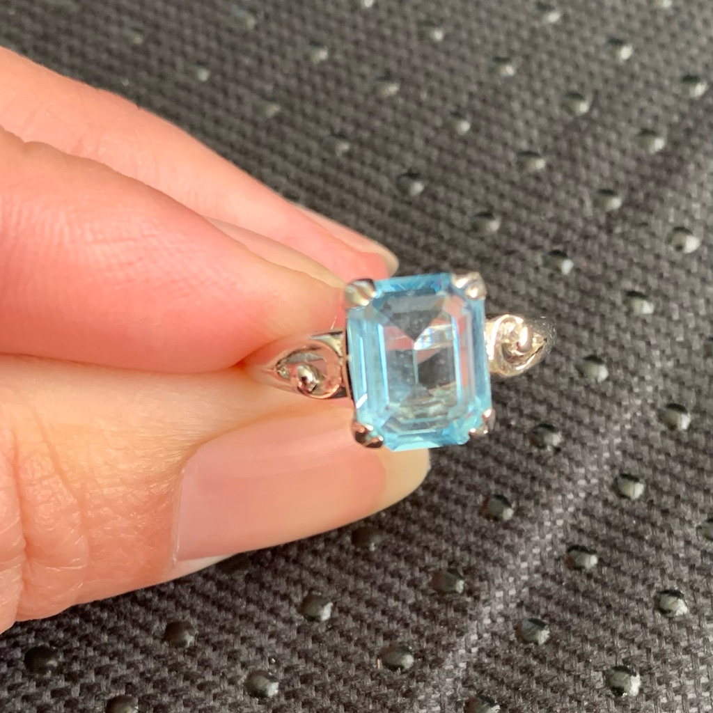 Signed Avon Silver Tone Blue Rhinestone Ring Size 6